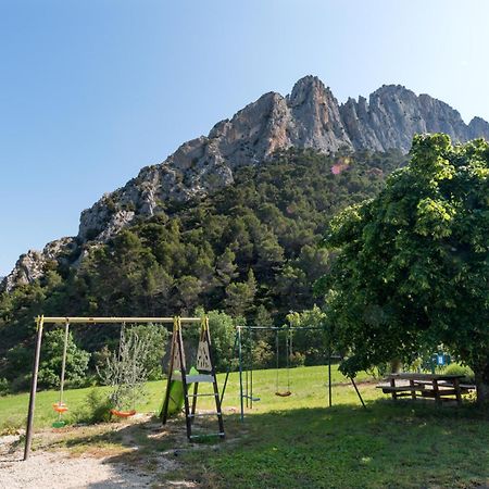Готель Domaine Saint Julien Б'юі-ле-Баронні Екстер'єр фото